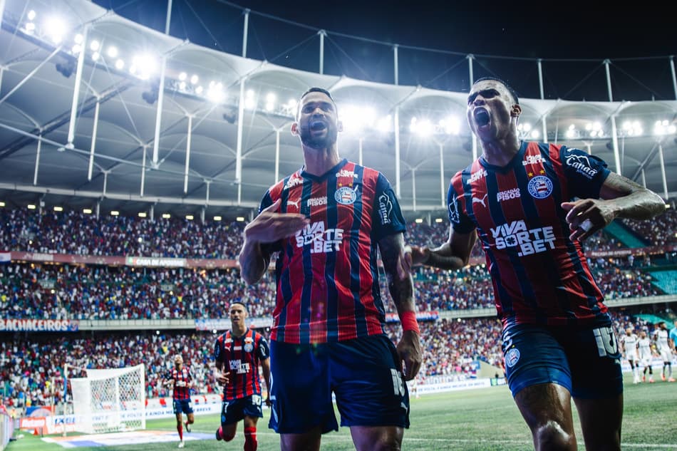 Willian José e Jean Lucas comemoram gol do Bahia contra o Flamengo na Arena Fonte Nova (Foto: Letícia Martins/EC Bahia)