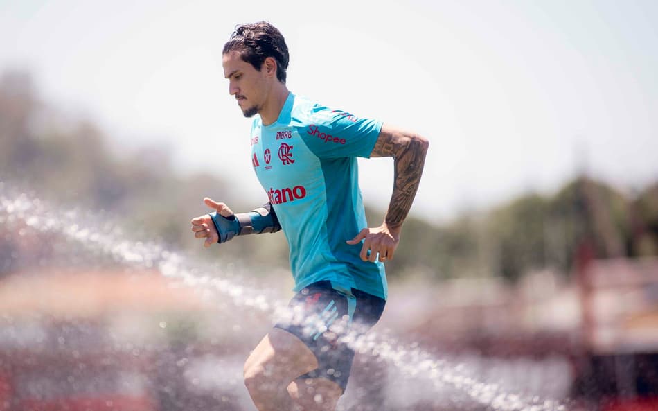 Pedro durante treino do Flamengo (Foto: Adriano Fontes/Flamengo)