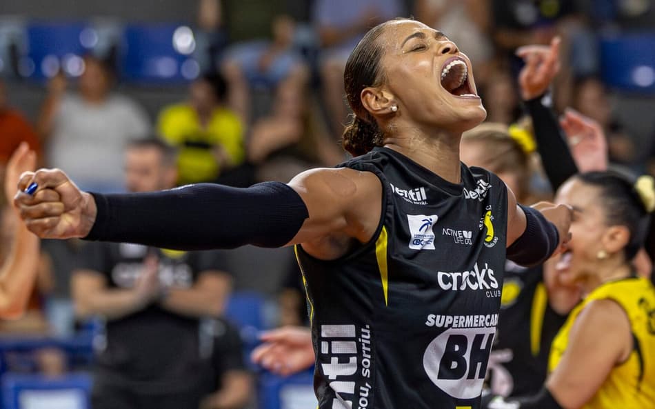 Adenízia disputa sua terceira temporada pelo Praia clube (Foto: Divulgação/ Praia Clube)