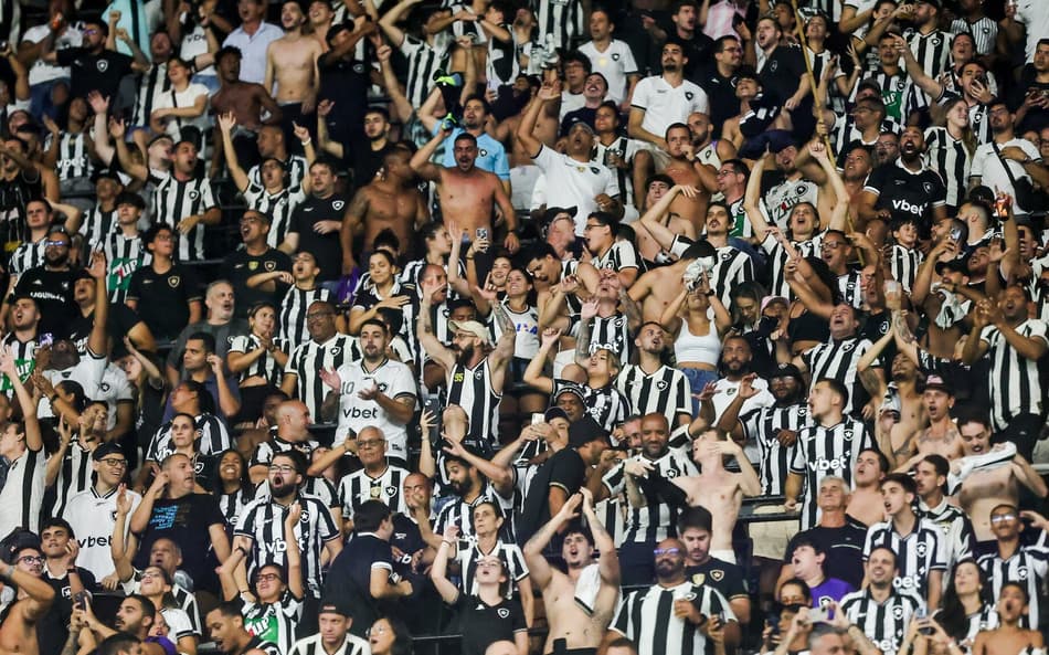Torcida do Botafogo no Nilton Santos (Foto: Vítor Silva/Botafogo)