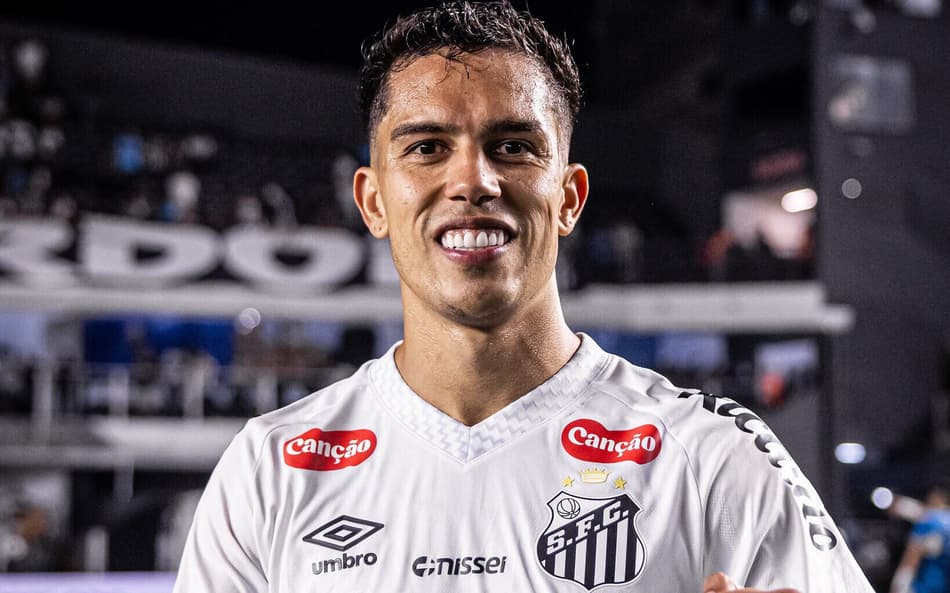 Regularidade de Igor Vinícius fortalece titularidade com Vojvoda no Santos (Foto: Raul Baretta/ Santos FC)