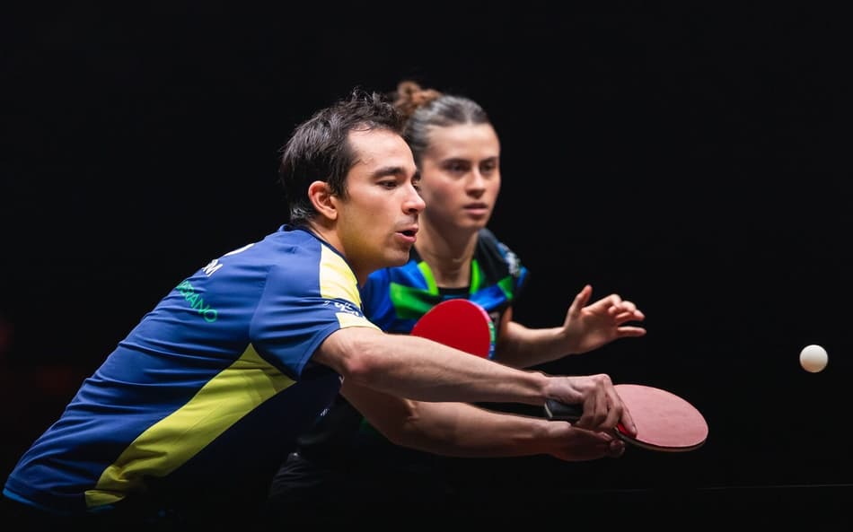 Hugo Calderano e Bruna Takahashi na estreia do WTT Finals (Foto: Divulgação/ World Table Tennis)