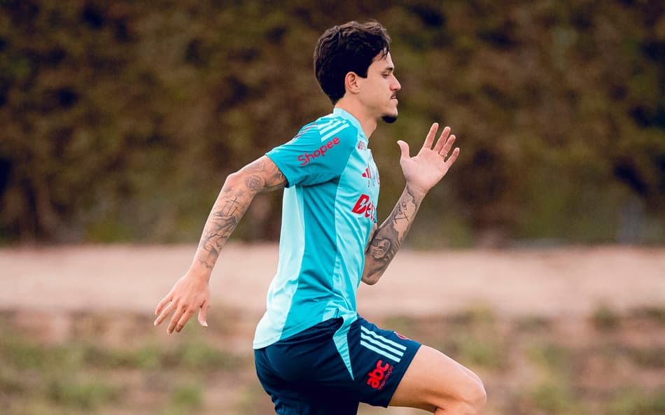 Pedro durante treino em Doha (Foto: Gilvan de Souza/Flamengo)