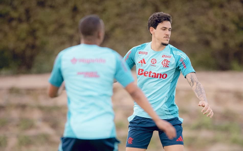 Pedro durante treino em Doha (Foto: Gilvan de Souza/Flamengo)