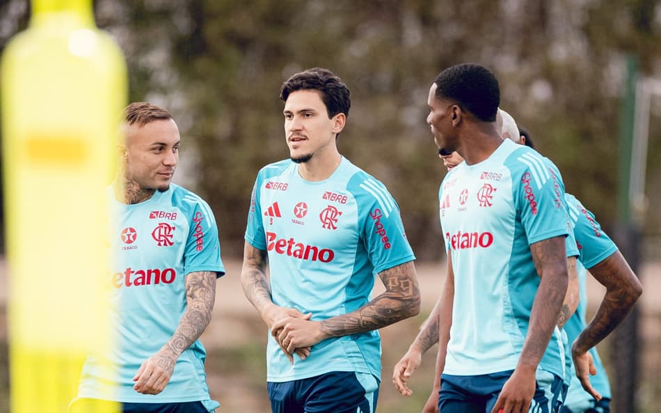 Pedro durante treino em Doha (Foto: Gilvan de Souza/Flamengo)