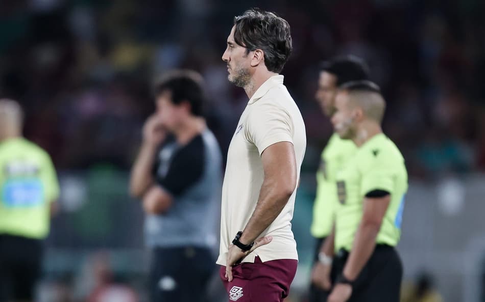 Zubeldía no campo em Vasco x Fluminense (Foto: Marcelo Gonçalves/ Fluminense FC)