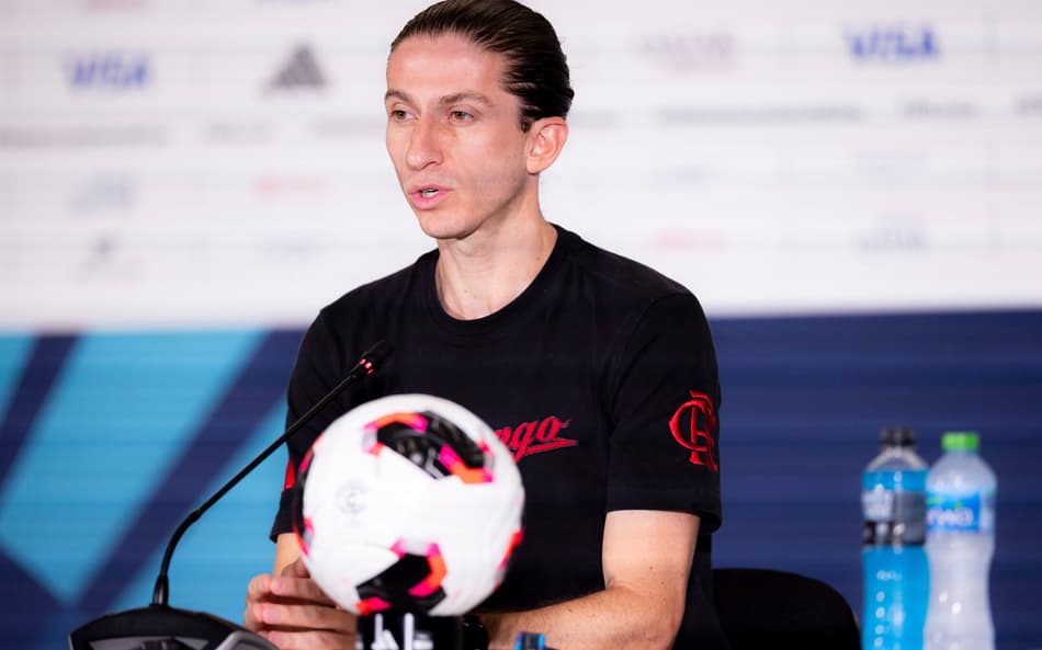 Filipe Luís em coletiva de imprensa no Mundial (Foto: Adriano Fontes/Flamengo)