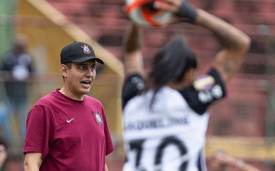 Lucas Piccinato, técnico do Corinthians feminino. (Foto: Rebeca Reis/Ag. Paulistão)
