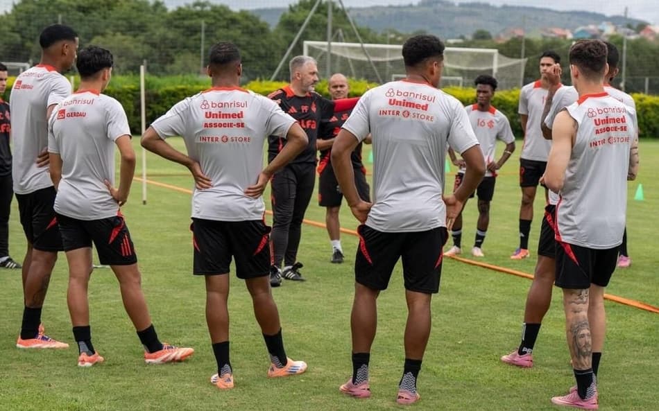 Pablo Fernández comanda treino no CT Morada dos Quero-Queros