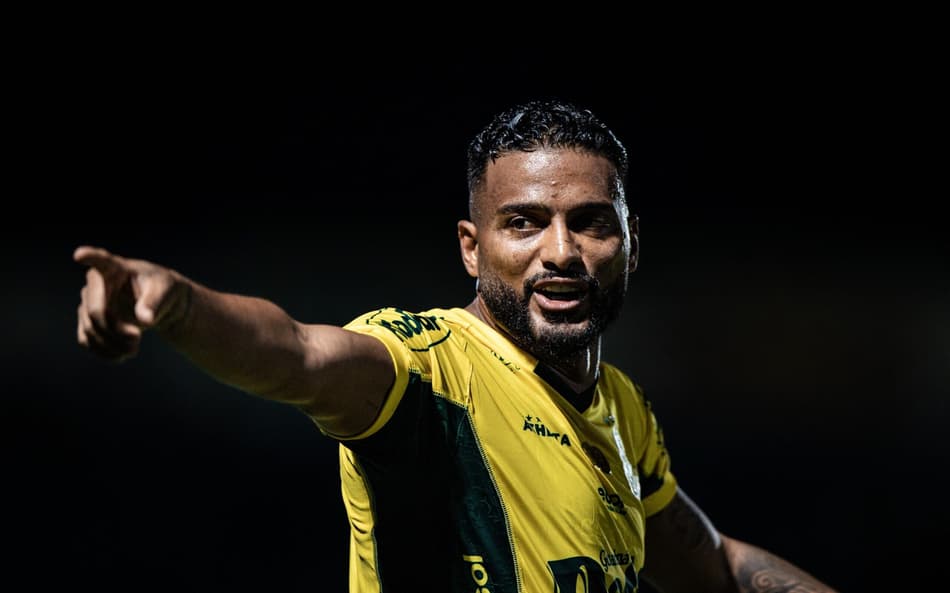 Reinaldo em ação pelo Mirassol