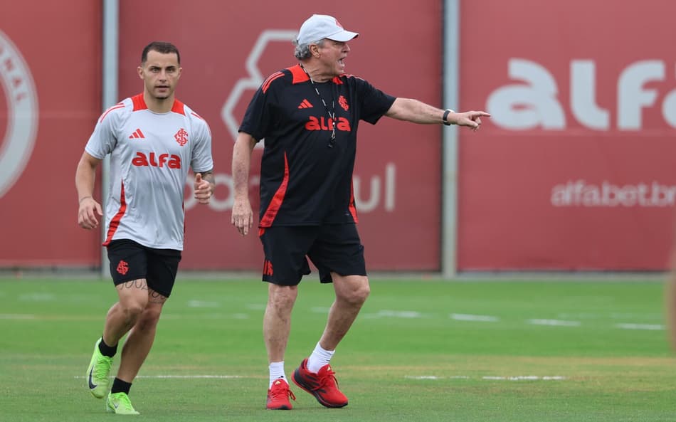 Bruno Gomes e Abel Braga em treino do Internacional