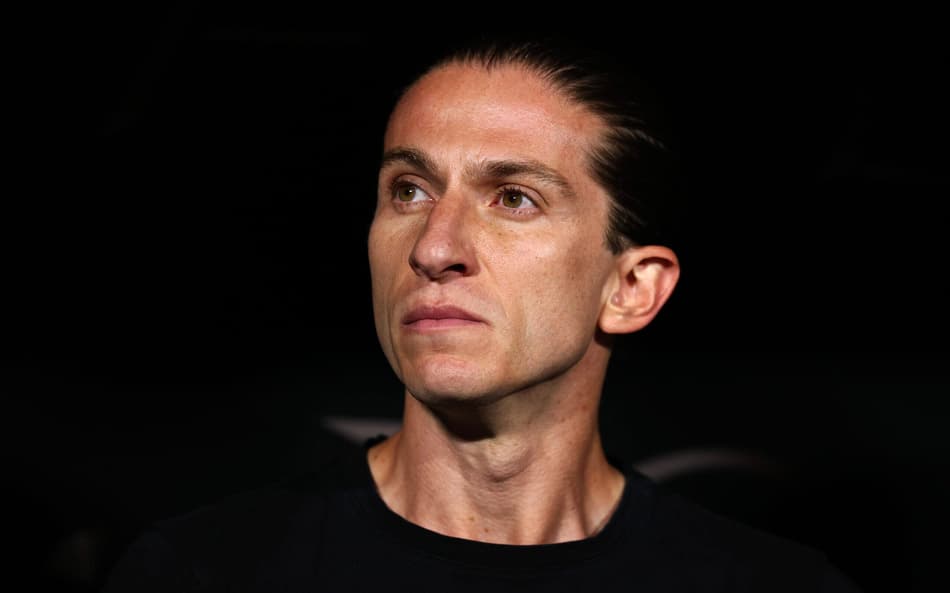 Filipe Luís acompanhou a partida entre Flamengo x Barcelona no Mundial (Foto: Dan Mullan / Getty Images North America / Getty Images via AFP)