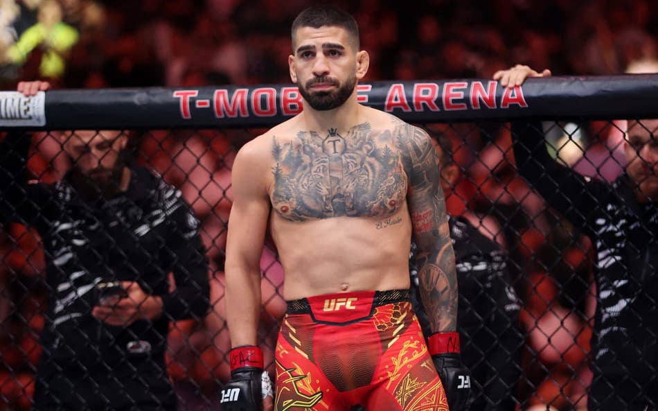 Ilia Topuria dominou o MMA mundial com dois títulos entre 2024 e 2025 (Foto: Ian Maule/AFP)