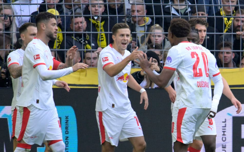 Baumgartner comemora gol do Leipzig contra o Dortmund (Foto: Sascha Schuermann / AFP)