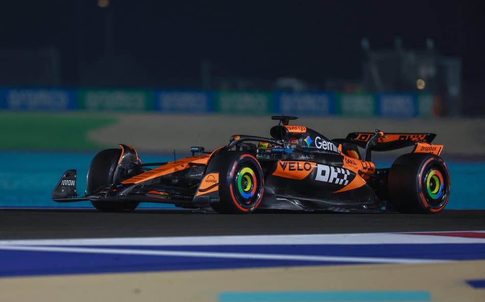 Oscar Piastri, da McLaren, no GP do Catar (Foto: Karim JAAFAR / AFP)