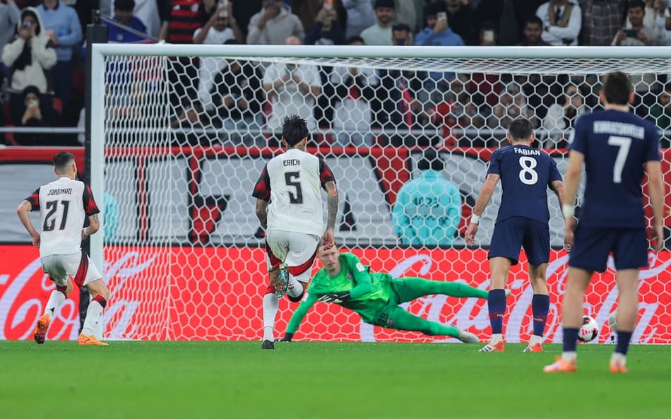 Espanhóis reagem a pênalti de Jorginho, do Flamengo, contra o PSG: 'Frieza'