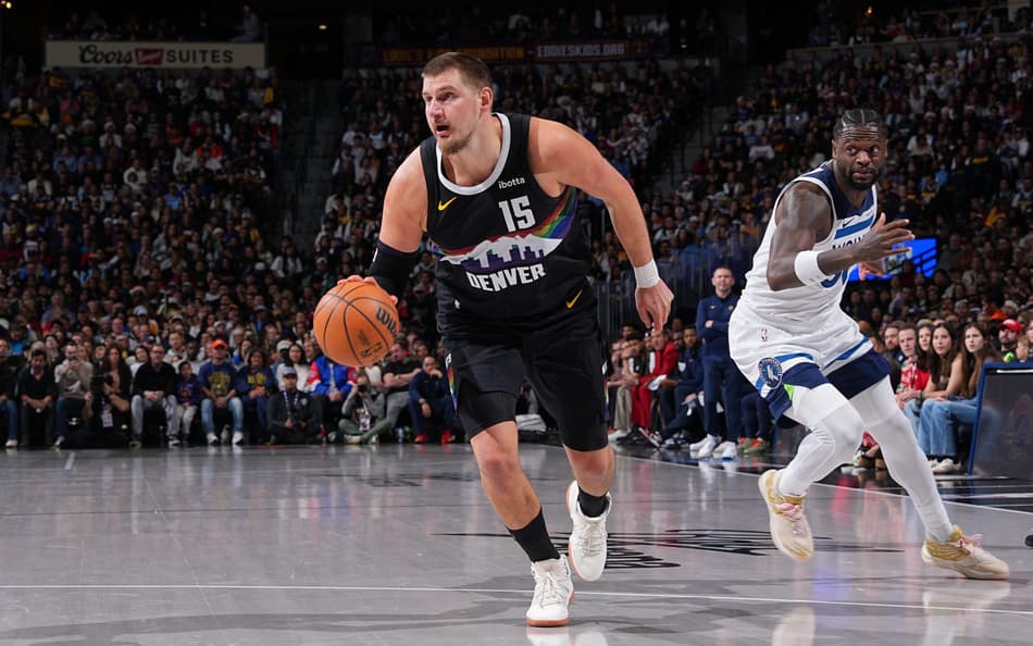Nikola Jokic na partida de Denver Nuggets x Minnesota TImberwolves na rodada de Natal 2025 (Foto: Bart Young / NBAE / Getty Images / Getty Images via AFP)