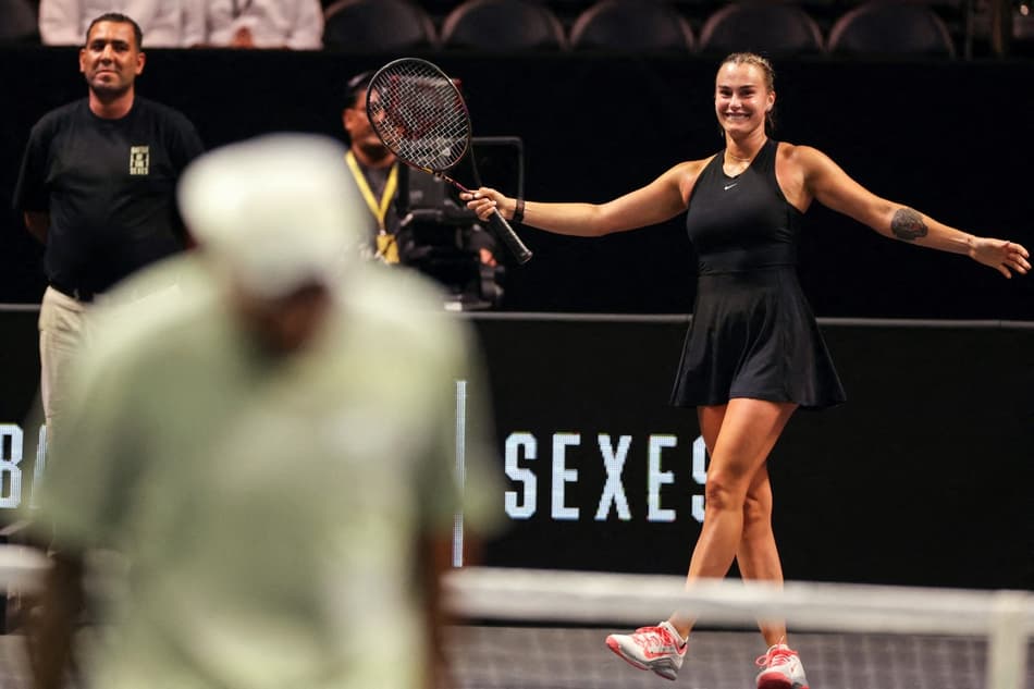 Líder do ranking, Sabalenka comemora ponto na partida contra Kyrgios