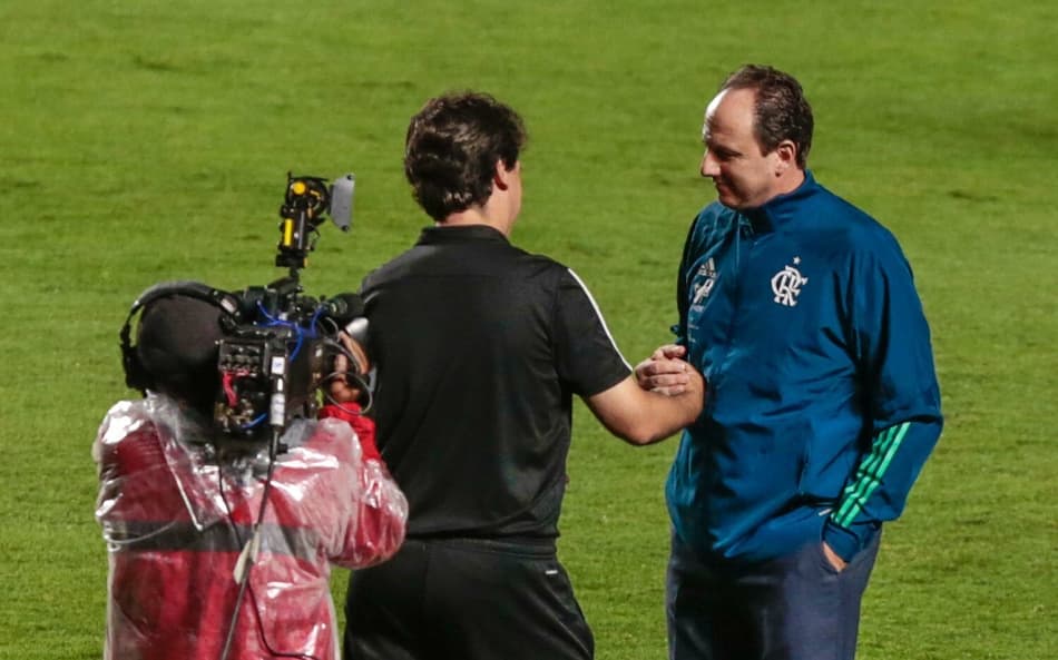 Fernando Diniz e Rogério Ceni em São Paulo x Flamengo (Foto: Marcello Zambrana/AGIF)