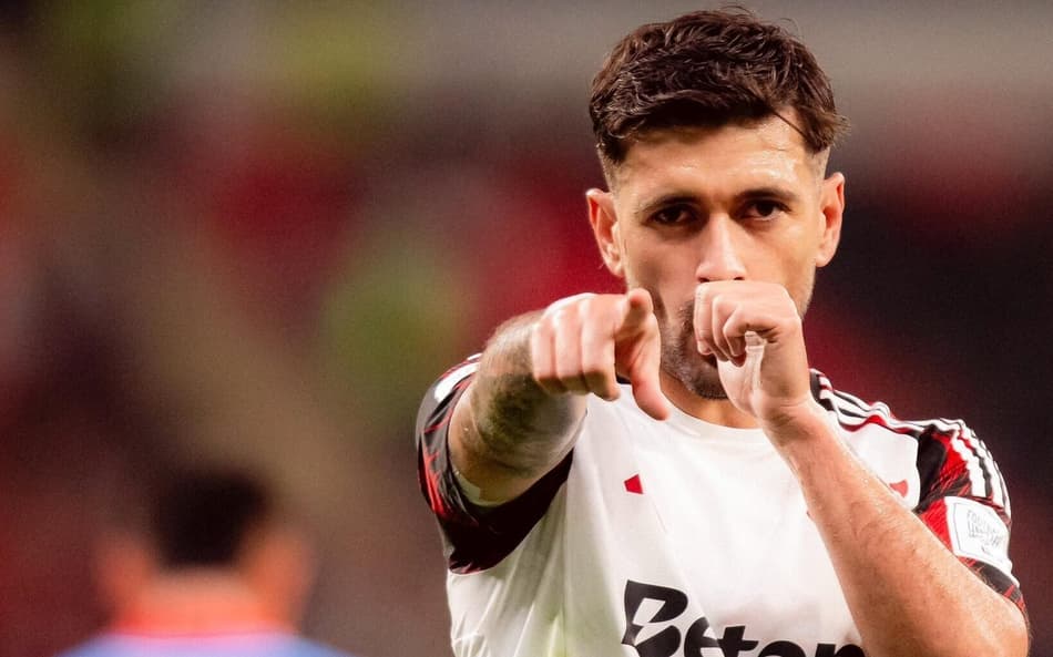 Arrascaeta comemora gol marcado pelo Flamengo contra o Cruz Azul, pelo Mundial