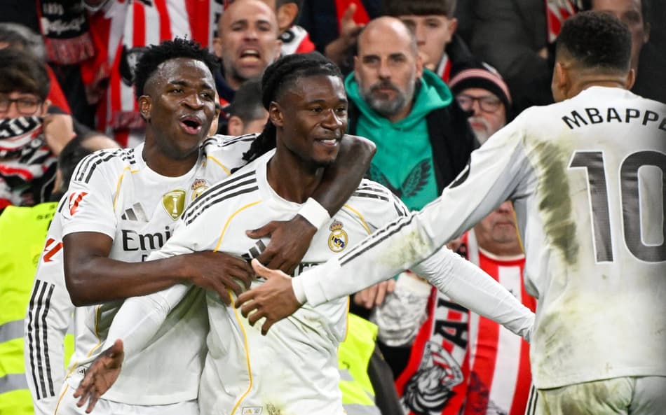 Camavinga e Vini Jr comemorando o gol marcado entre Real Madrid e Athletic Bilbao (Foto: Ander Gillenea/AFP)
