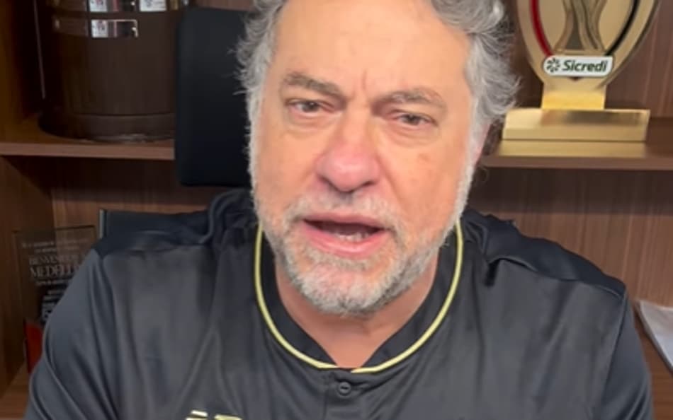 Conselheiros do São Paulo protocolam discussão para impeachment de Casares; entenda