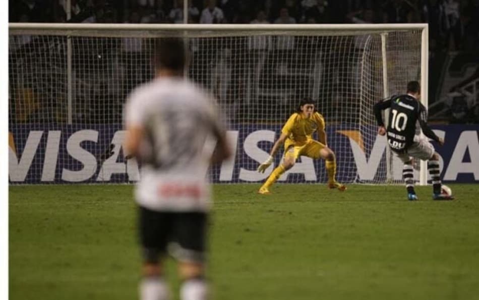 Corinthians venceu o Vasco em todas as vezes que disputaram um confronto mata-mata