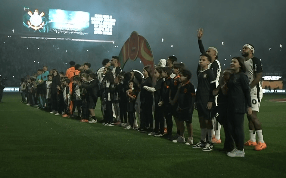 Lesão de jogador antes de Corinthians x Vasco repercute: 'Será por ele'