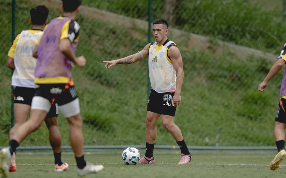 Cuello volta a ser opção no Atlético (Foto: Pedro Henrique França / Atlético)