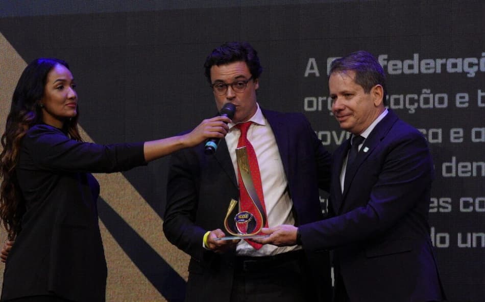 Marco Antônio La Porta, presidente do COB, durante premiação à Confederação Brasileira de Golf, no 10º Prêmio Sou do Esporte (Divulgação)