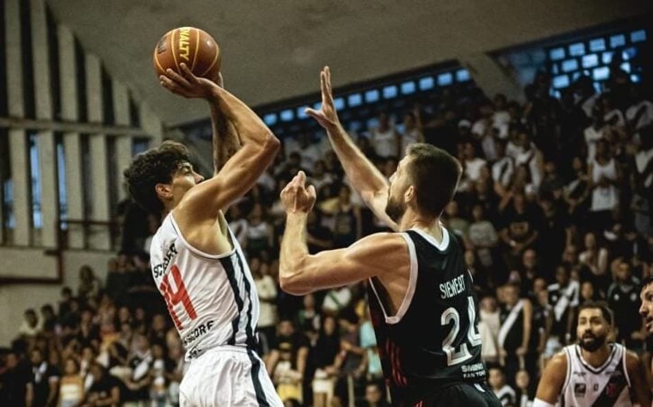 Vasco e Flamengo em ação no NBB em 2024 (Divulgação)