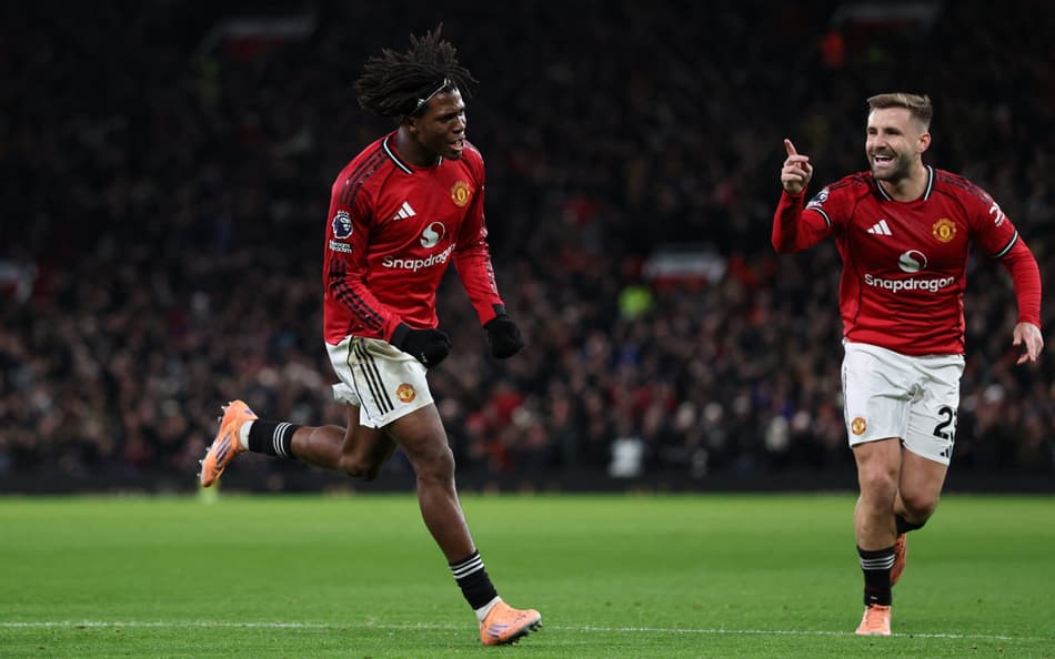 Dorgu comemora gol do Manchester United sobre o Newcastle, pela Premier League
