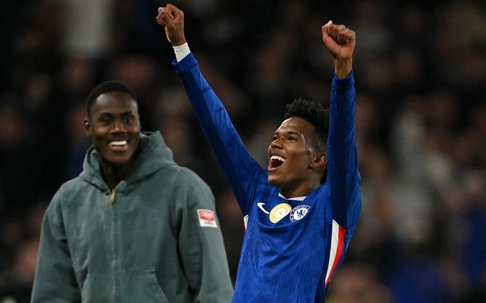 Estêvão comemora primeiro gol marcado pelo Chelsea