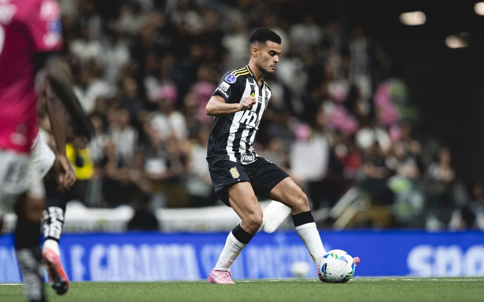 Fausto Vera contra o del Valle (Foto: Pedro Souza / Atlético)