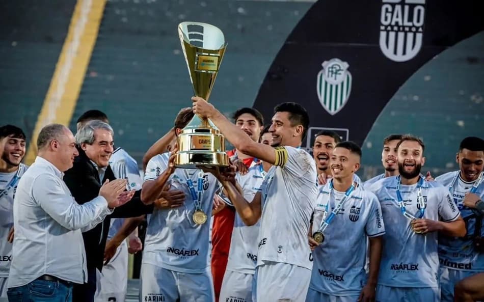 Galo Maringá taça troféu Segundona Paranaense