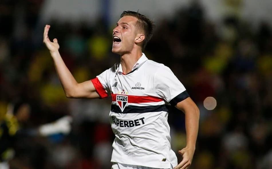 River Plate acerta compra em definitivo de meio-campo do São Paulo