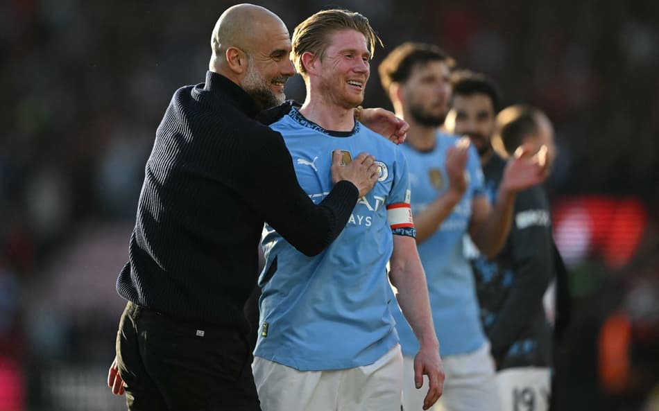 Guardiola comemora com De Bruyne classificação do Manchester City na FA Cup