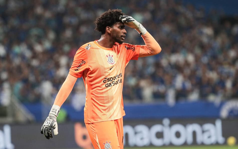 Hugo Souza em Cruzeiro x Corinthians pela semifinal da Copa do Brasil