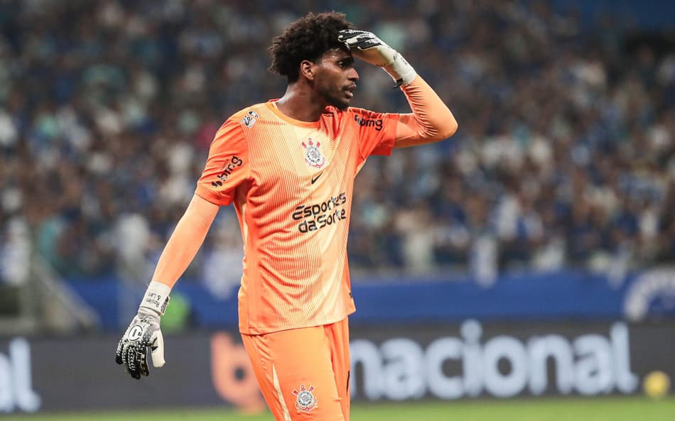 Hugo Souza em Cruzeiro x Corinthians pela semifinal da Copa do Brasil