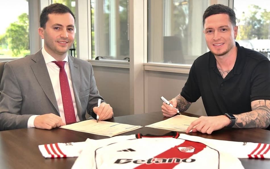 Aníbal Moreno assina com o River Plate