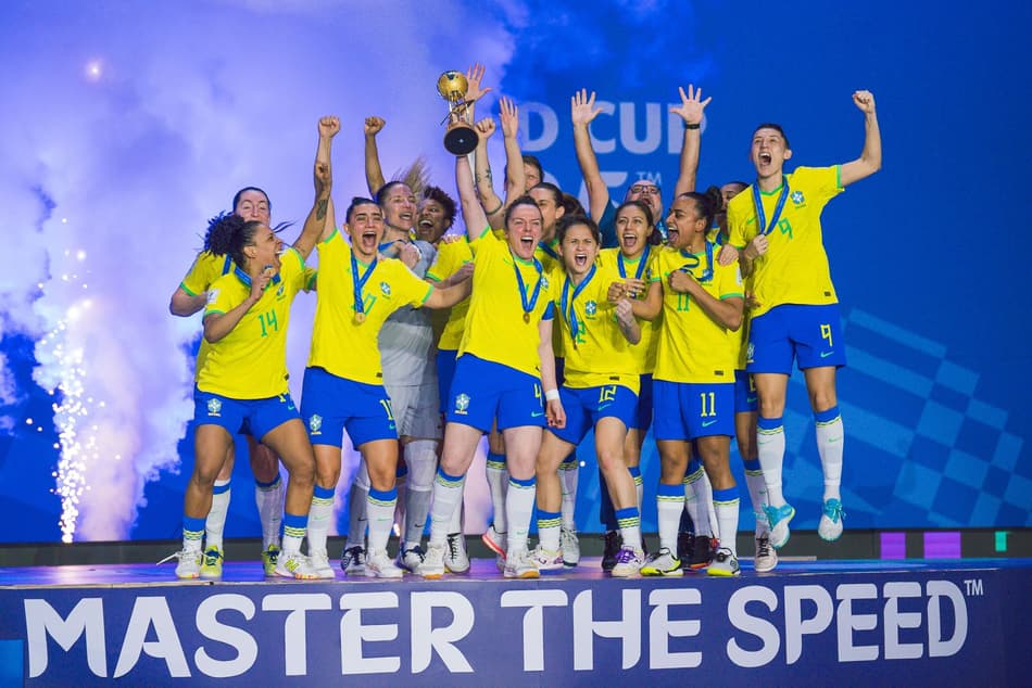 Brasil é campeão da primeira Copa do Mundo Feminina de Futsal (Foto: Fabio Souza / CBF)