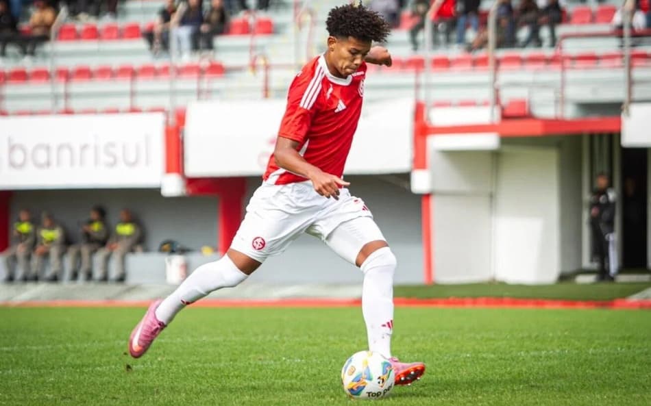 João Kempes, guri do sub-17 do Internacional