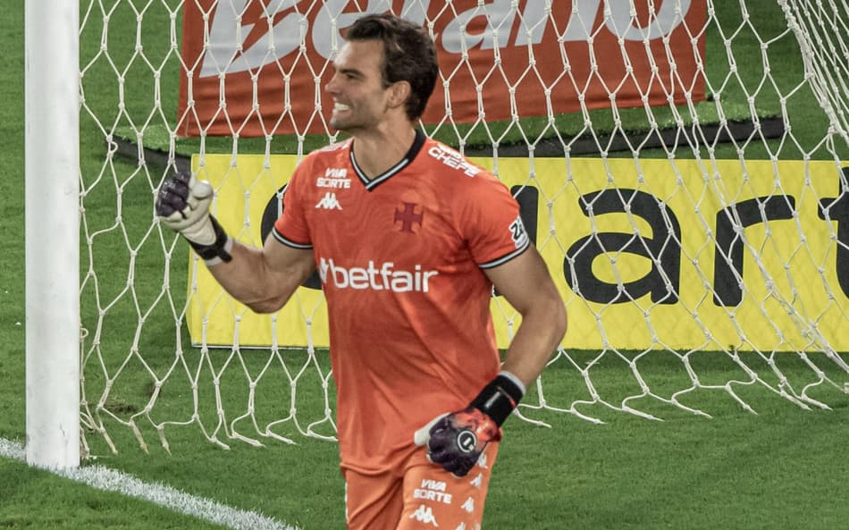 Léo Jardim classifica Vasco para final da Copa do Brasil