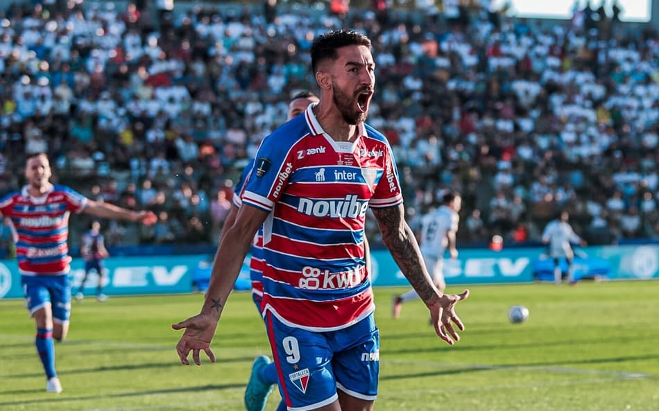 Lucero celebra gol no jogo Fortaleza x LDU pela final da Copa Sul-Americana 2023