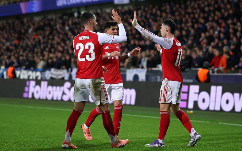 Martinelli comemorando o triunfo do Arsenal na Champions League (Foto: Divulgação/Arsenal)