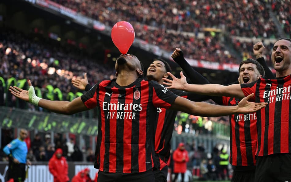 Nkunku celebra gol do Milan sobre o Verona, pelo Campeonato Italiano