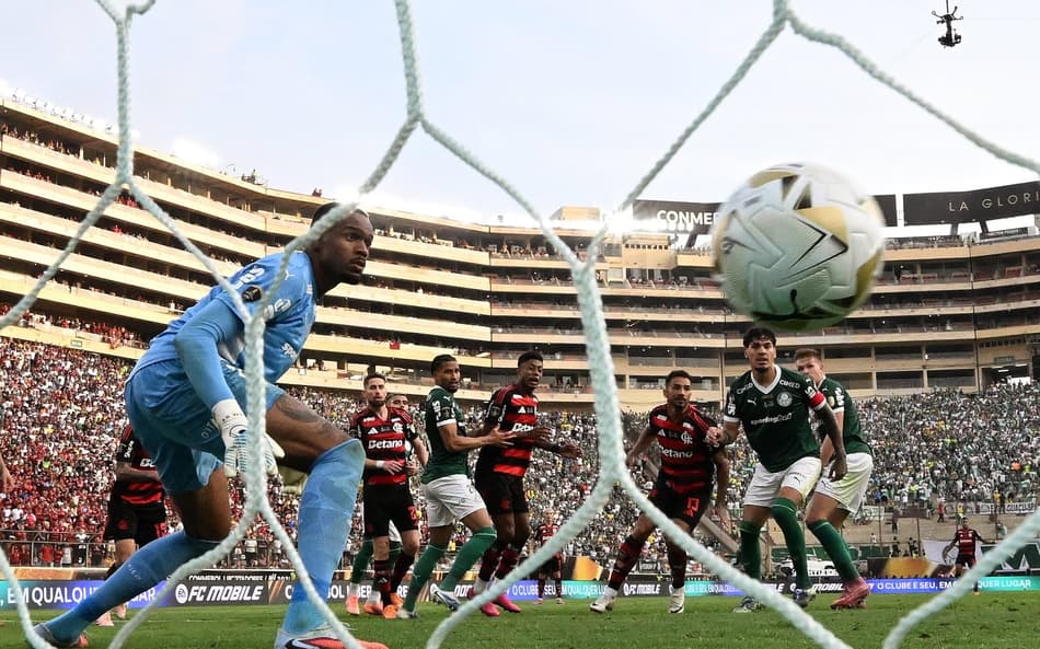 O gol que deu o título da Libertadores para o Flamengo, sobre o Palmeiras.