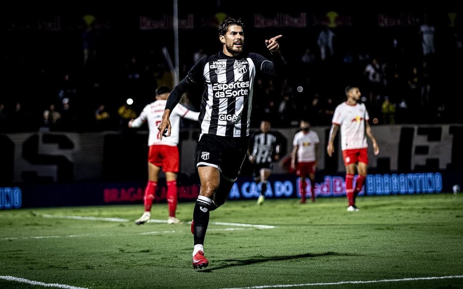 Pedro Raul em partida do Ceará contra o Bragantino (Foto: Gabriel Silva/Ceará SC)