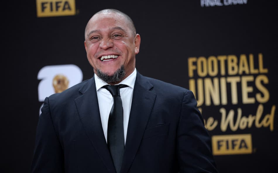 Roberto Carlos no sorteio da Copa do Mundo