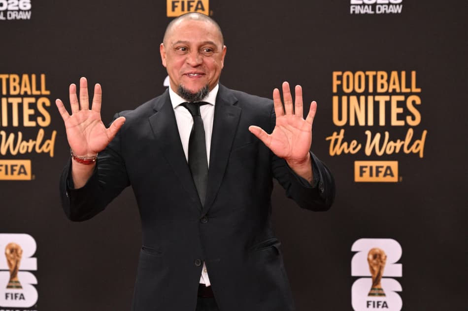 Roberto Carlos no sorteio da Copa do Mundo